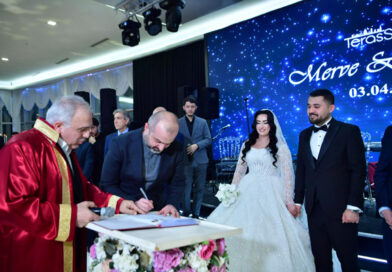 İSTANBUL’DA GÖRKEMLİ DÜĞÜN: SİYASET, BÜROKRASİ VE STK TEMSİLCİLERİ AYNI ÇATIDA BULUŞTU İSTANBUL’DA GÖRKEMLİ DÜĞÜN: SİYASET, BÜROKRASİ VE STK TEMSİLCİLERİ AYNI ÇATIDA BULUŞTU