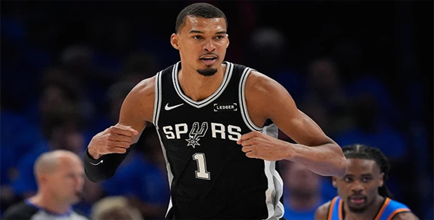 NBA’de Wembanyama’dan Tarihi Performans: Spurs, Batı Finali İlk Maçında Thunder’ı Uzatmada Devirdi! NBA’de Wembanyama’dan Tarihi Performans: Spurs, Batı Finali İlk Maçında Thunder’ı Uzatmada Devirdi!